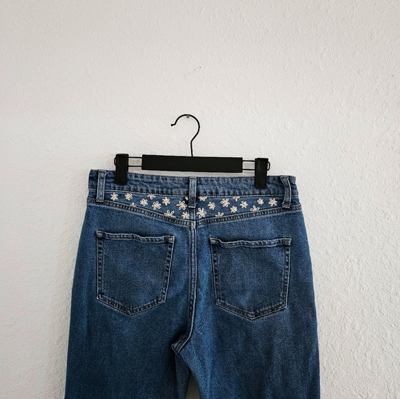 Embroidered Size 8 Straight leg Wild Fable Jeans. Like new! - Picture 5 of 9